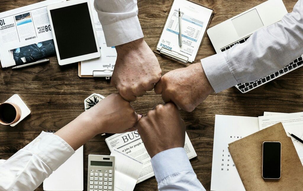 teamwork-cooperation-brainstorming-3213924-1024x646